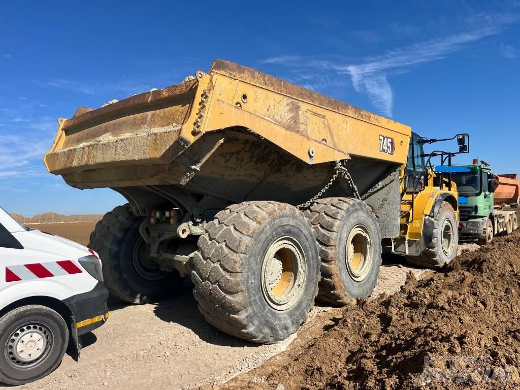 CAT 745 Шарнирно-сочленённые самосвалы