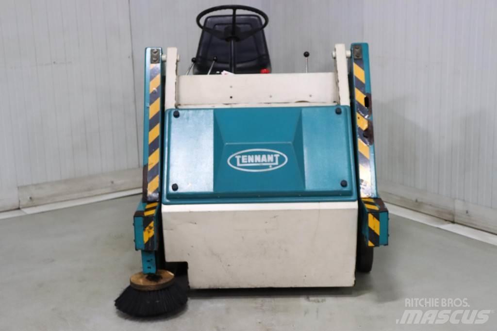 Tennant 200E Вакуумные уборочные машины
