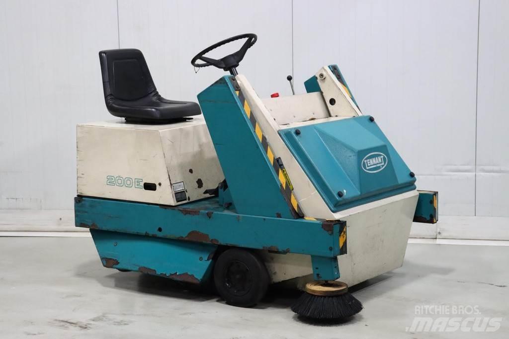 Tennant 200E Вакуумные уборочные машины