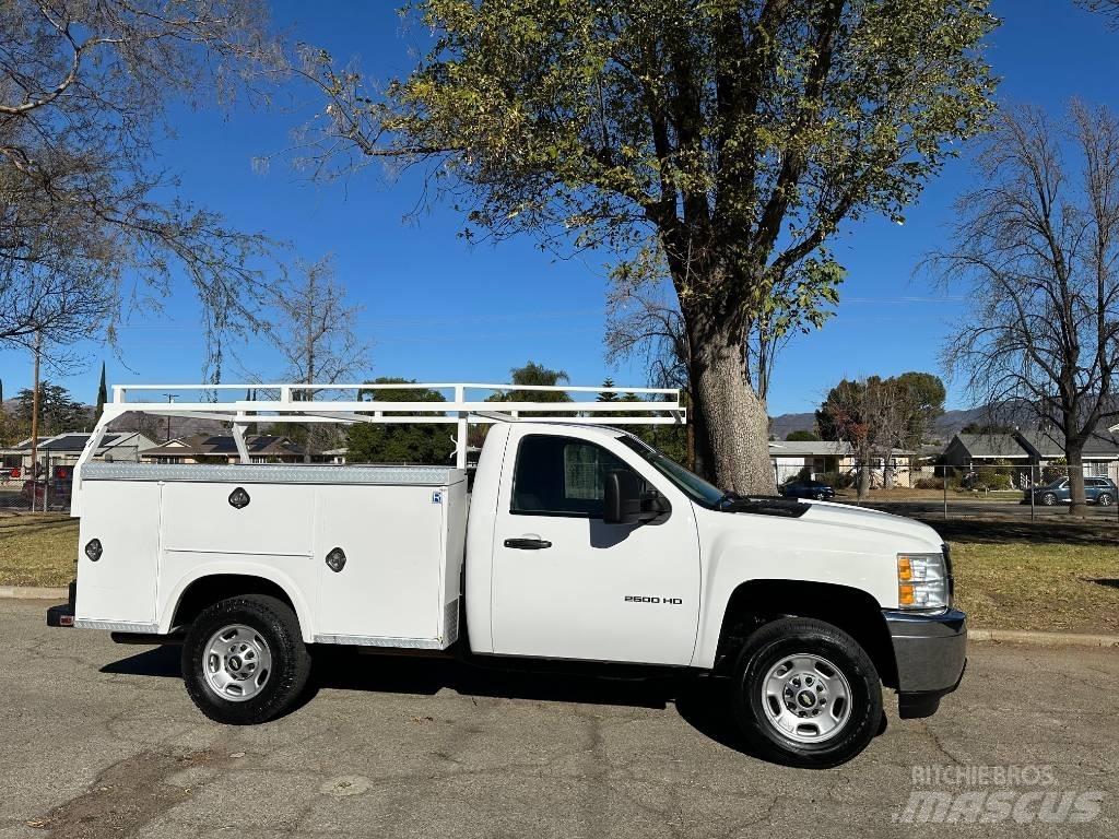 Chevrolet 2500 HD Бортовые фургоны
