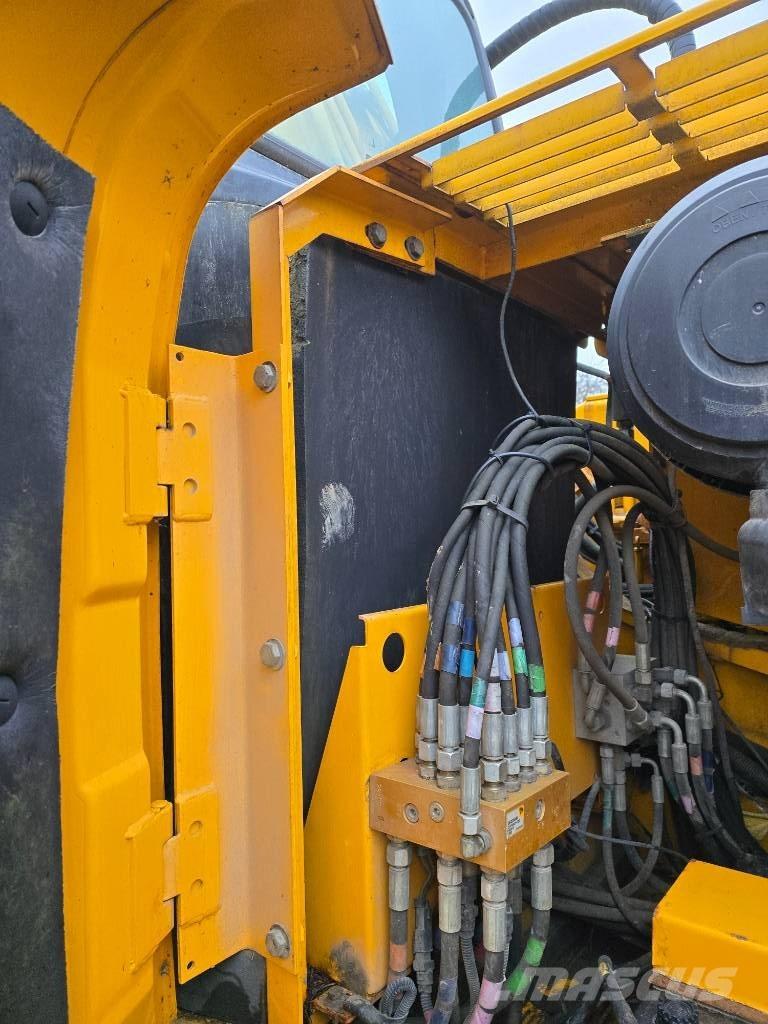 JCB JS 210 LC Гусеничные экскаваторы