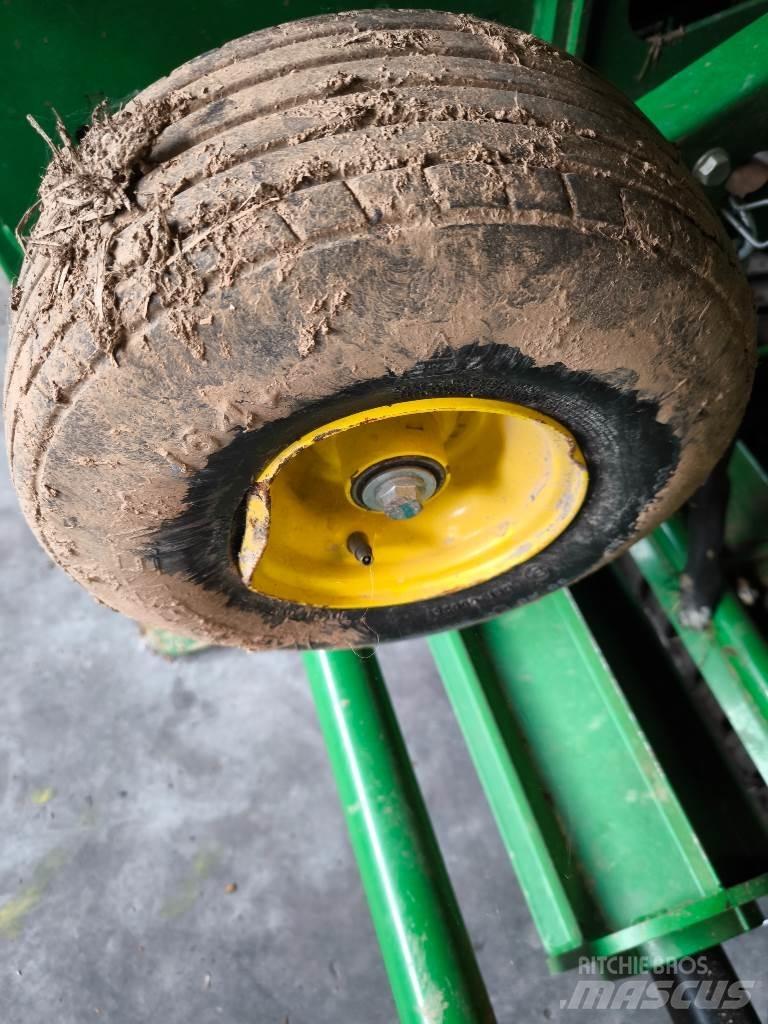 John Deere V461M Рулонные пресс-подборщики
