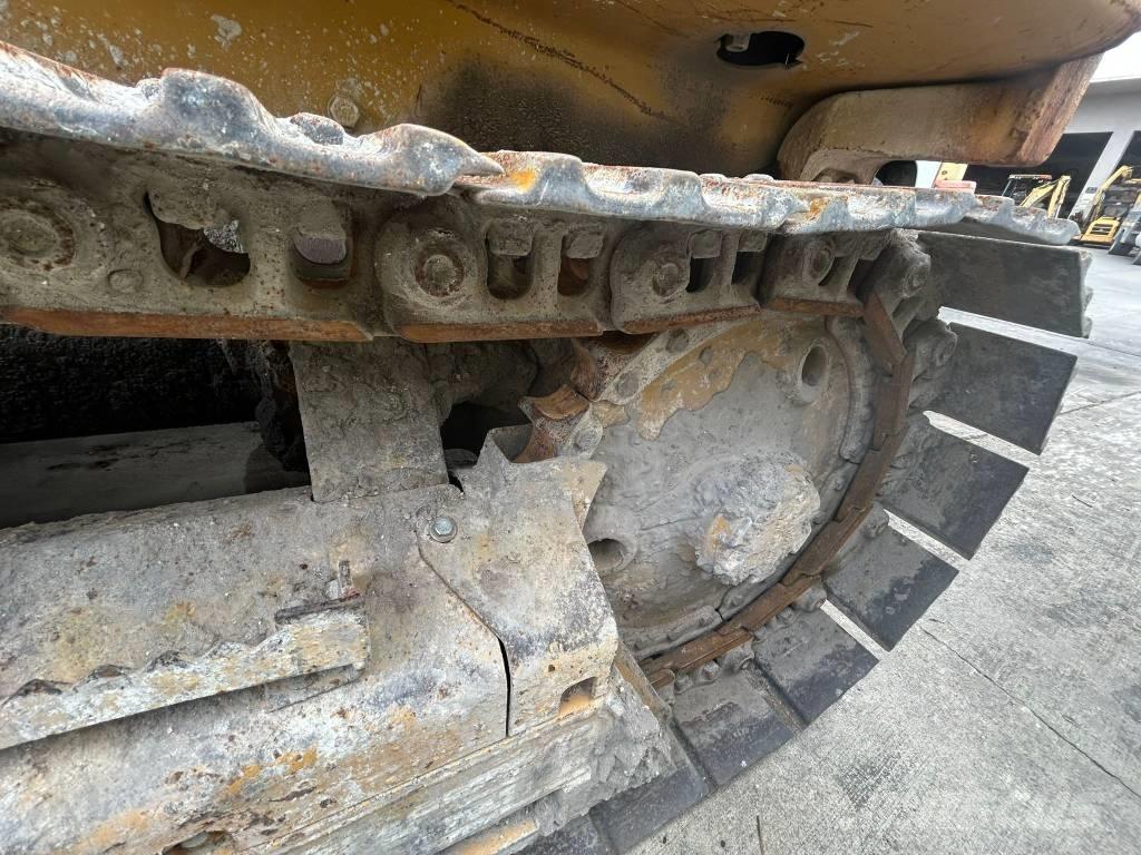 CAT D 3 C III Гусеничные бульдозеры