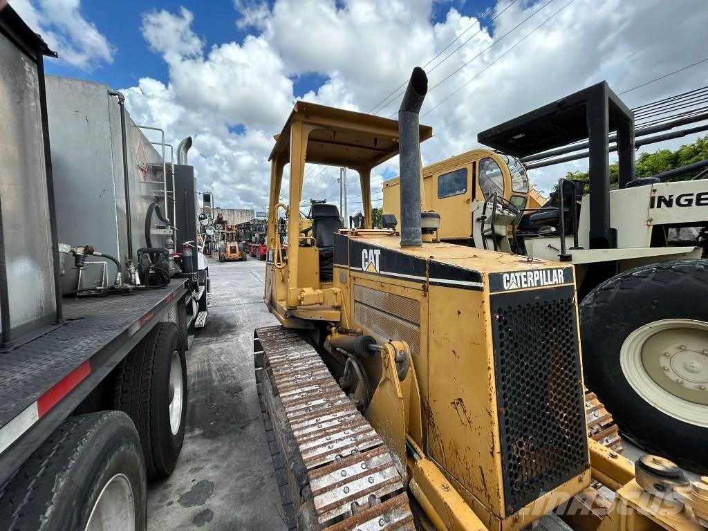 CAT D 3 C III Гусеничные бульдозеры