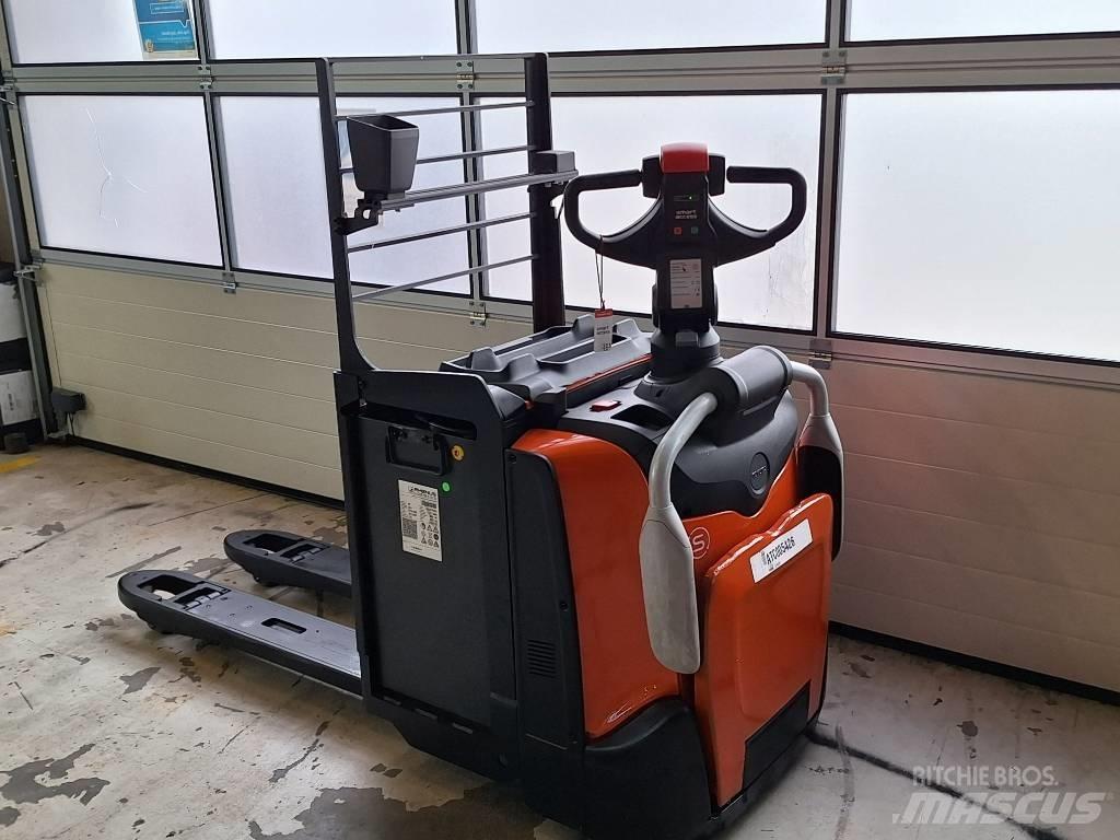 BT LPE220 Ручные электрические тележки