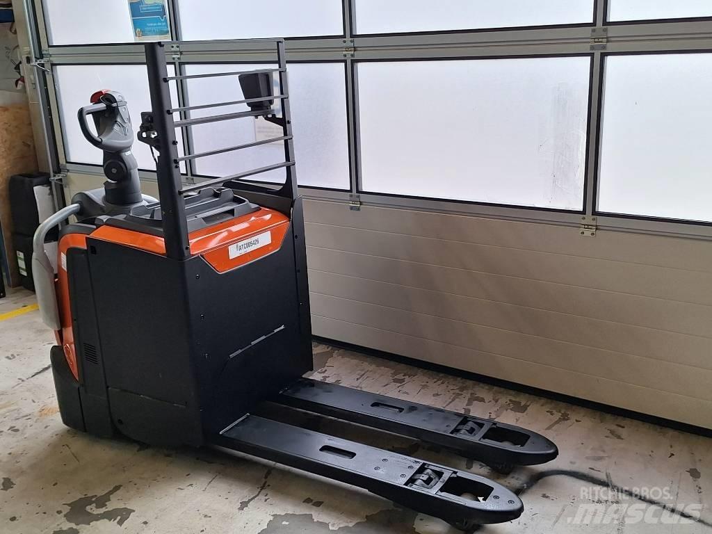 BT LPE220 Ручные электрические тележки