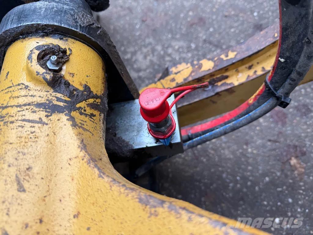 CAT 908H Фронтальные погрузчики