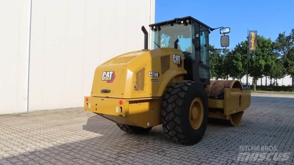 CAT CS 74 B Грунтовые катки