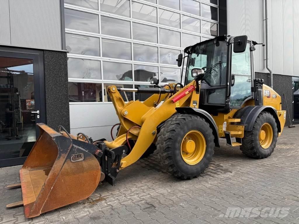 CAT 908 Фронтальные погрузчики