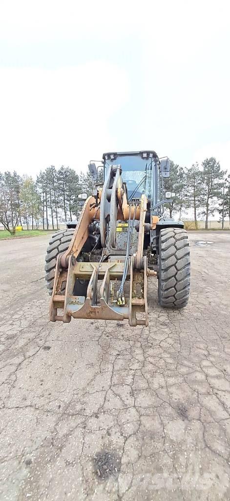 CASE 721 G Фронтальные погрузчики