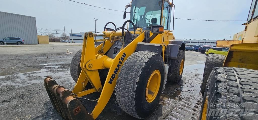 Komatsu WA 200 Фронтальные погрузчики
