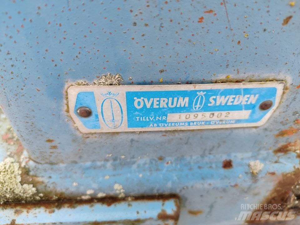 Överum 3-siipinen Обычные плуги