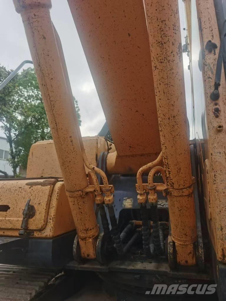 Hyundai R220LC-9S Гусеничные экскаваторы