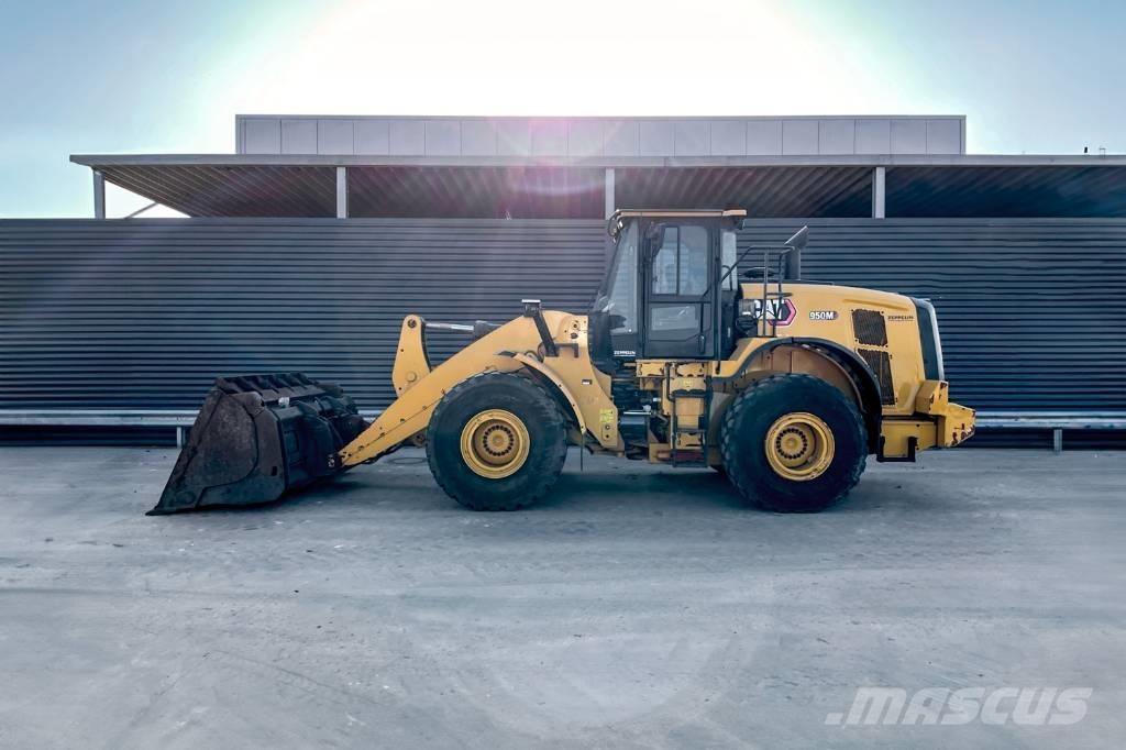 CAT 950M Фронтальные погрузчики
