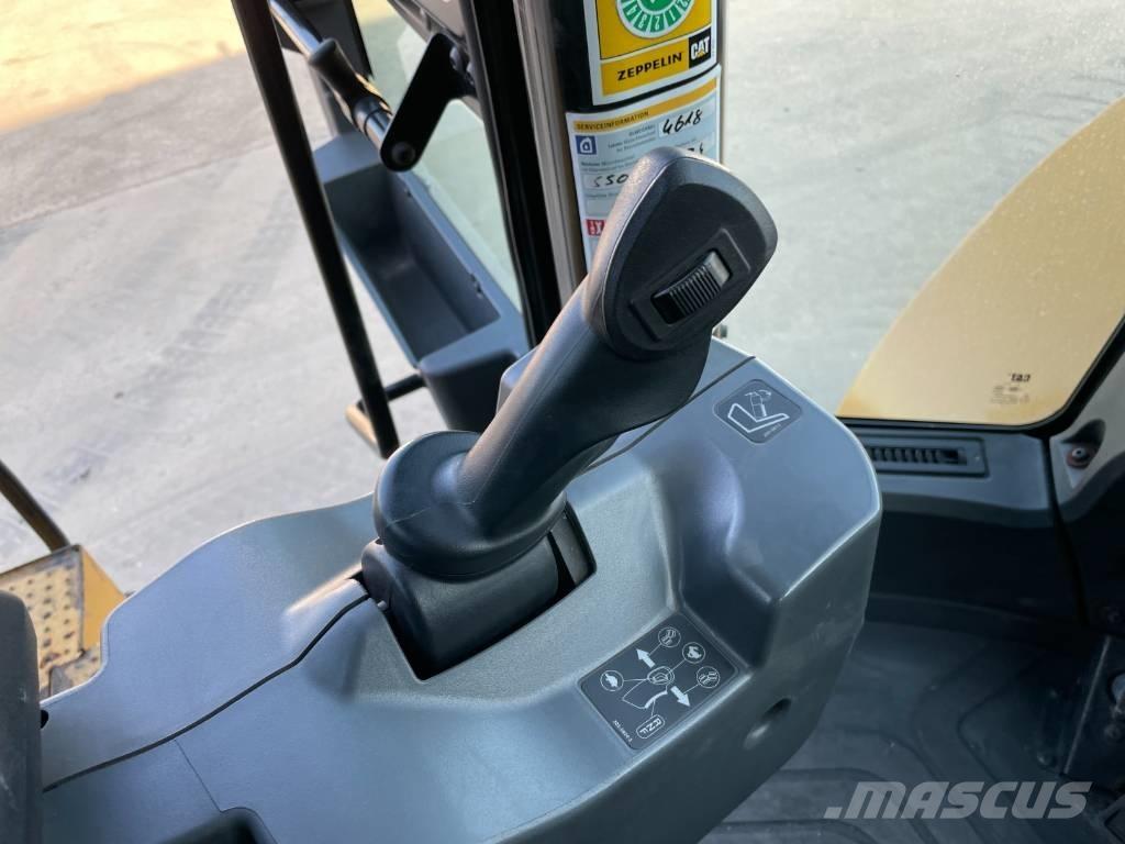 CAT 950M Фронтальные погрузчики