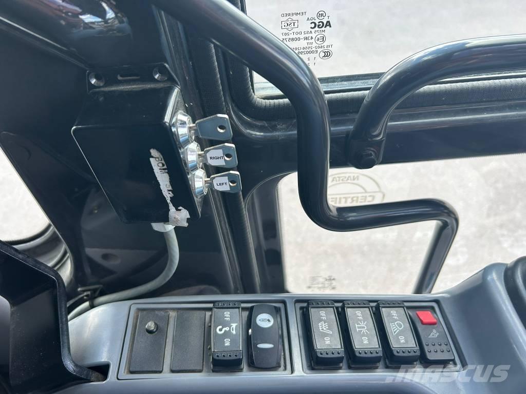 Hitachi ZX 300 LC-6 Гусеничные экскаваторы