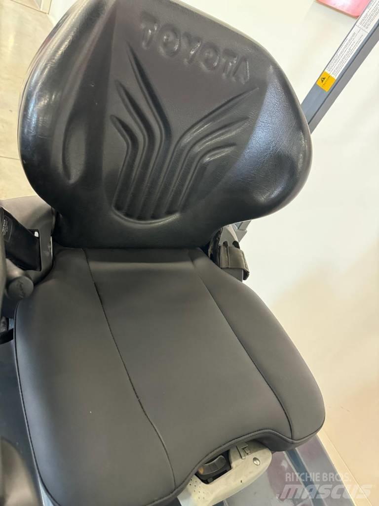 Toyota 10624 - 8FBE15T Электропогрузчики