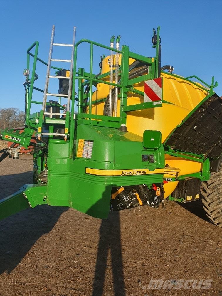 John Deere R975 i Прицепные опрыскиватели