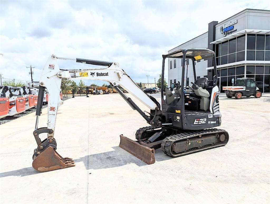 Bobcat E32I Мини-экскаваторы