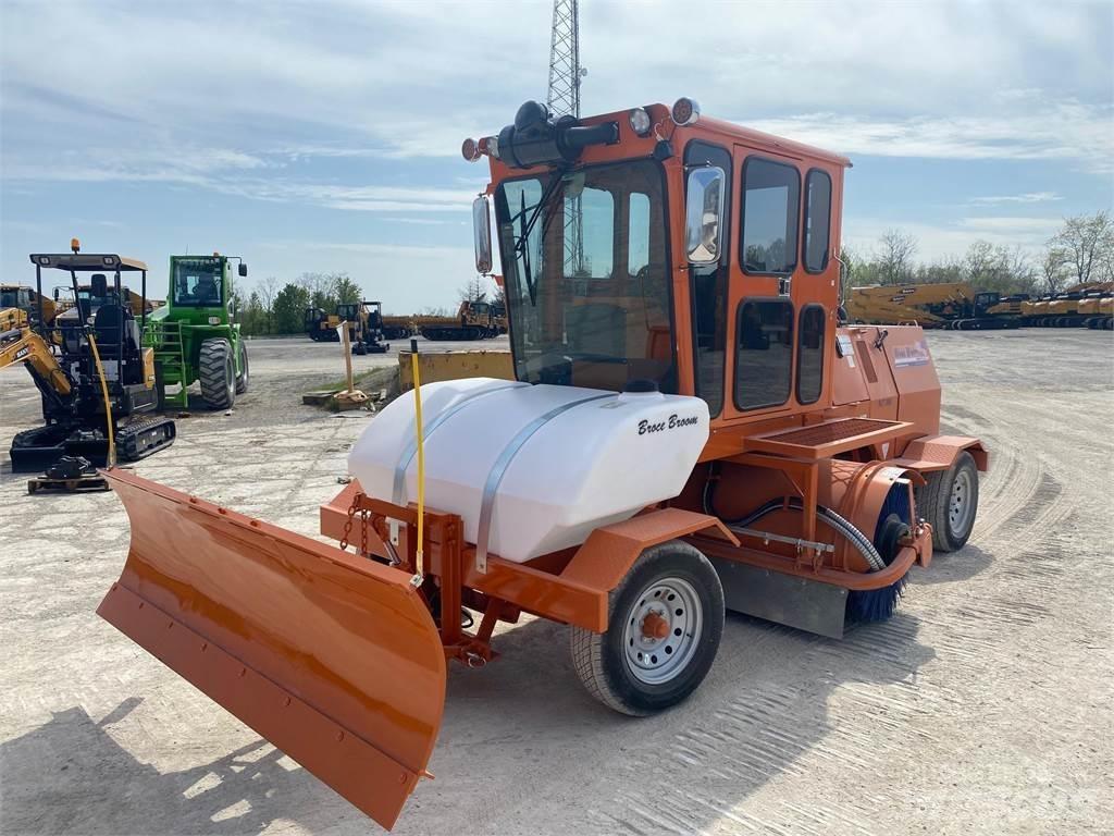 Broce RJT350 Вакуумные уборочные машины