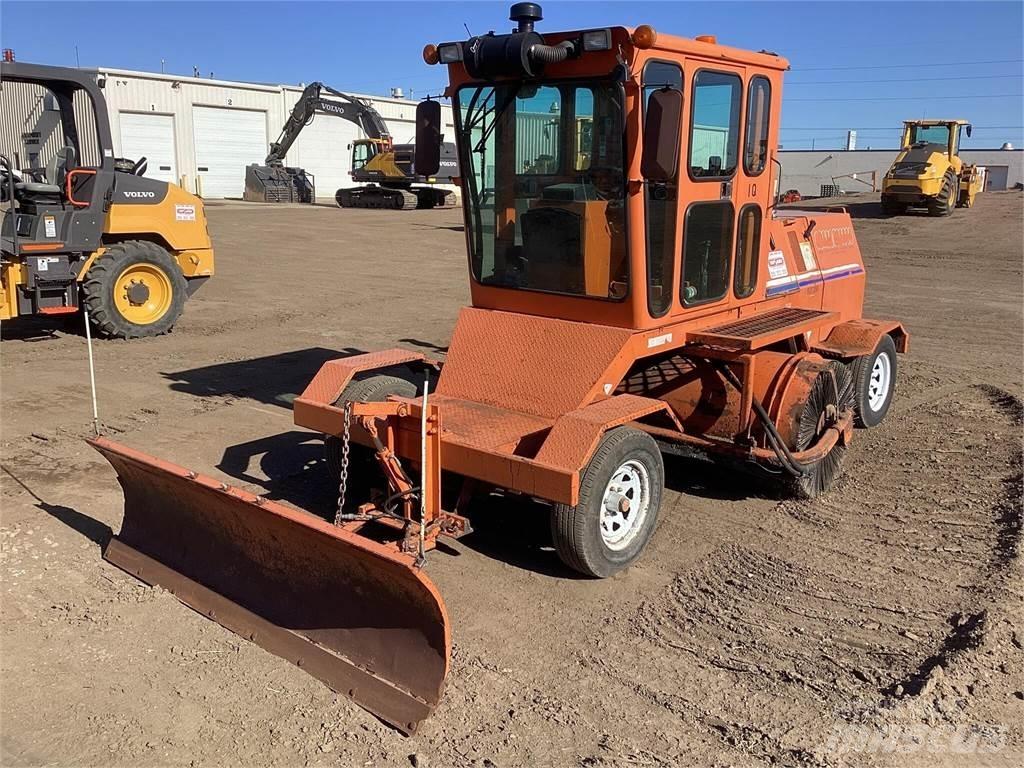 Broce RJT350 Вакуумные уборочные машины