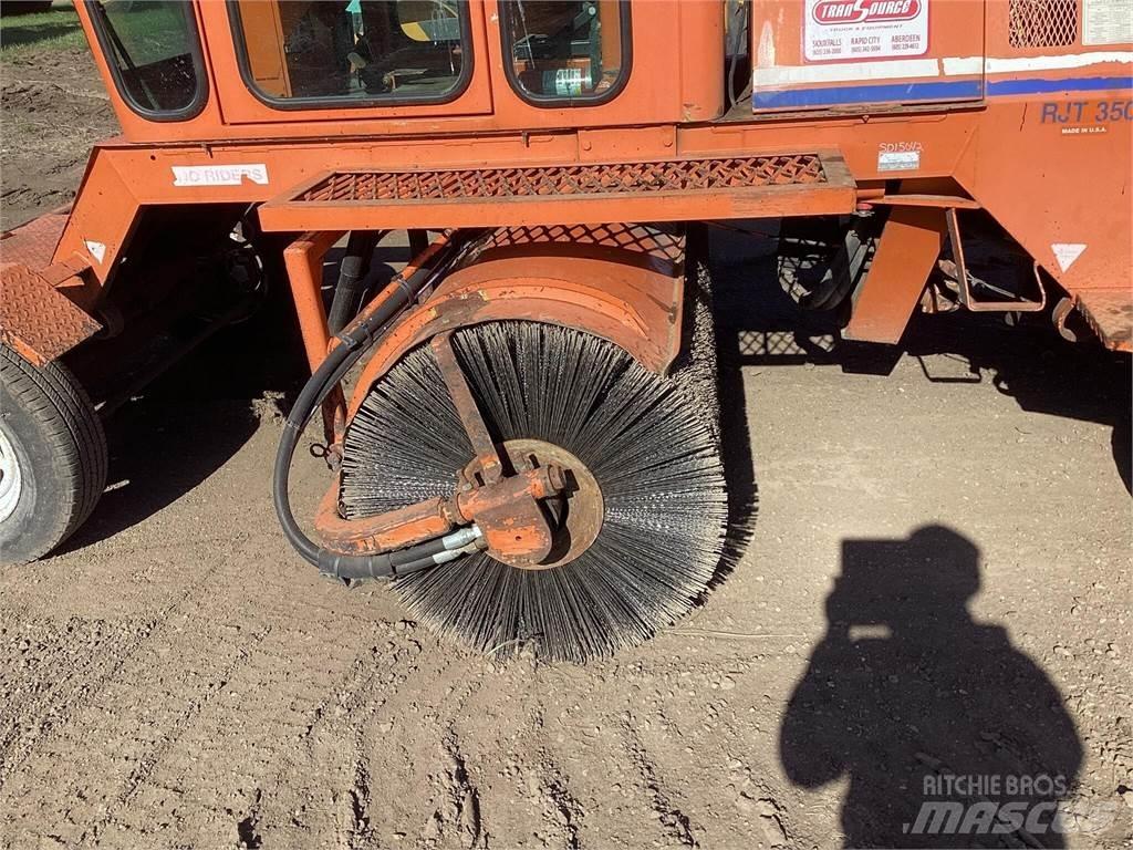 Broce RJT350 Вакуумные уборочные машины