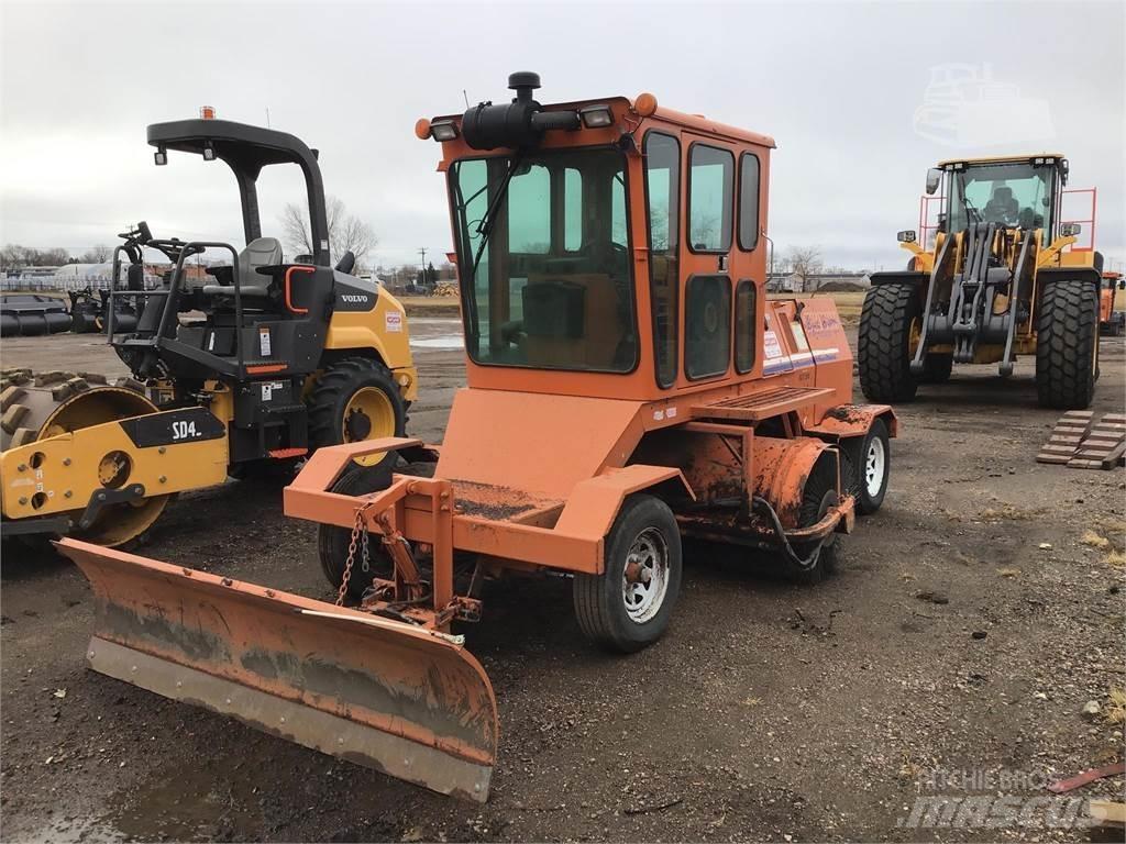 Broce RJT350 Вакуумные уборочные машины
