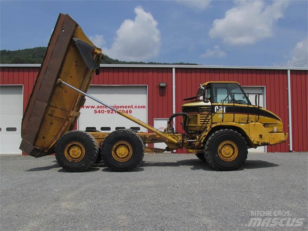 CAT 725 Шарнирно-сочленённые самосвалы