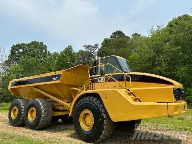 CAT 740 Шарнирно-сочленённые самосвалы