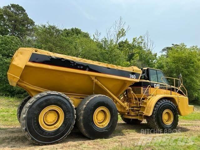 CAT 740 Шарнирно-сочленённые самосвалы