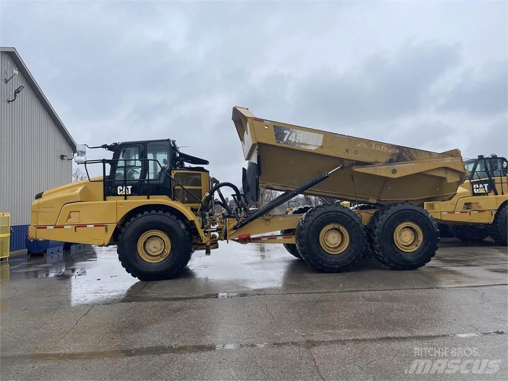 CAT 745 Шарнирно-сочленённые самосвалы