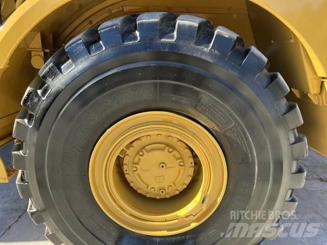 CAT 745 Шарнирно-сочленённые самосвалы