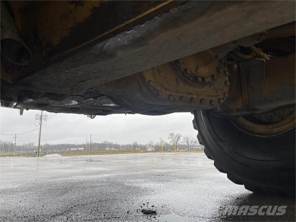 CAT 745C Шарнирно-сочленённые самосвалы