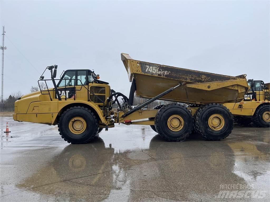 CAT 745C Шарнирно-сочленённые самосвалы