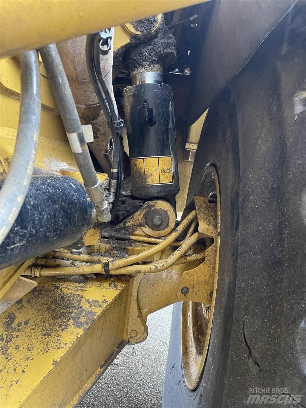 CAT 745C Шарнирно-сочленённые самосвалы
