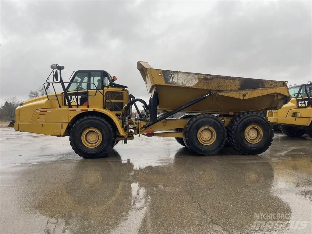 CAT 745C Шарнирно-сочленённые самосвалы