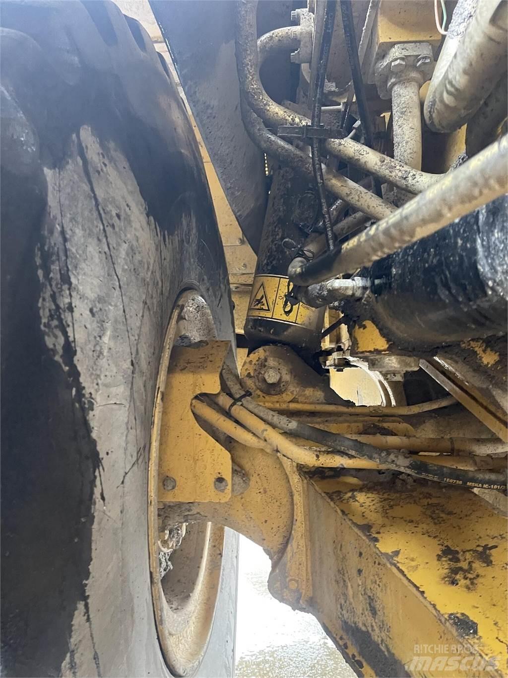 CAT 745C Шарнирно-сочленённые самосвалы