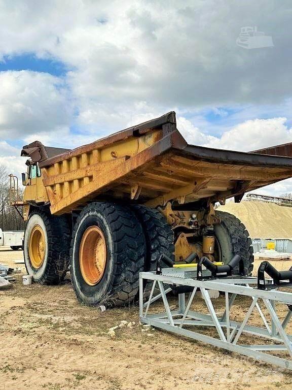 CAT 777B Шарнирно-сочленённые самосвалы