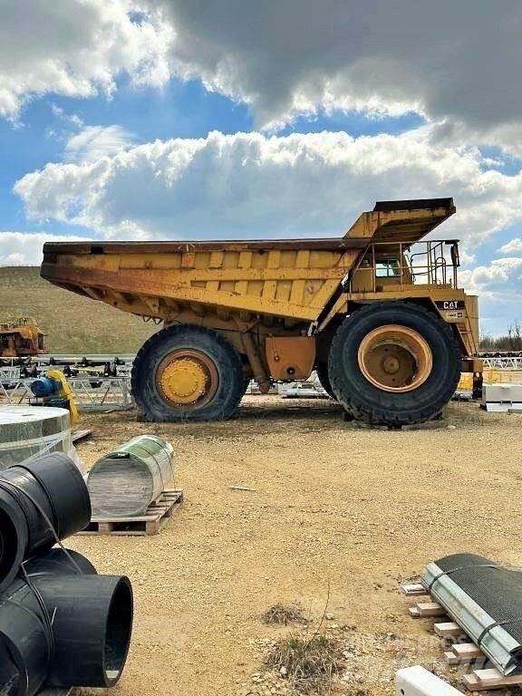 CAT 777B Шарнирно-сочленённые самосвалы