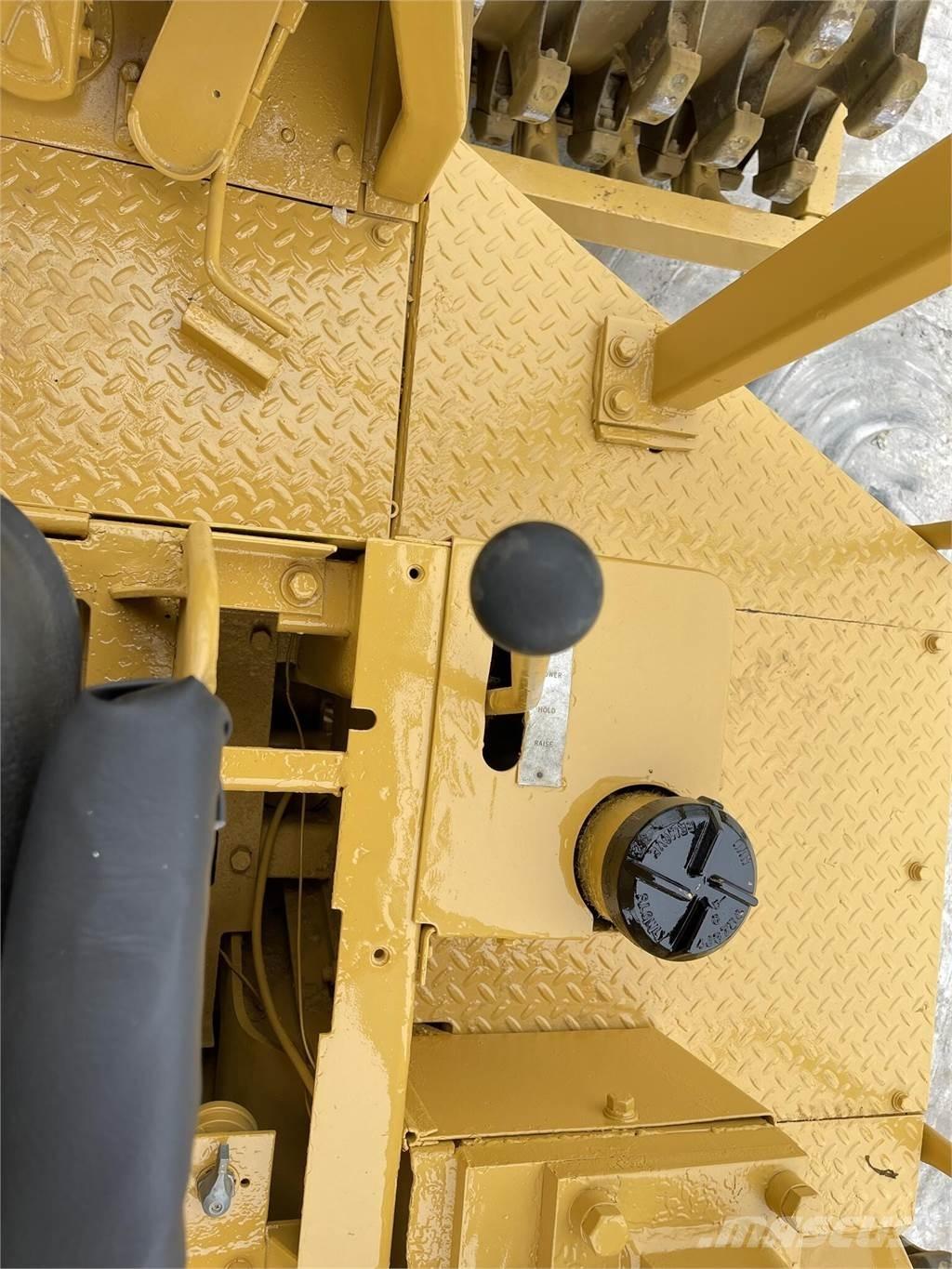 CAT 815 Уплотнители для закладки отходов