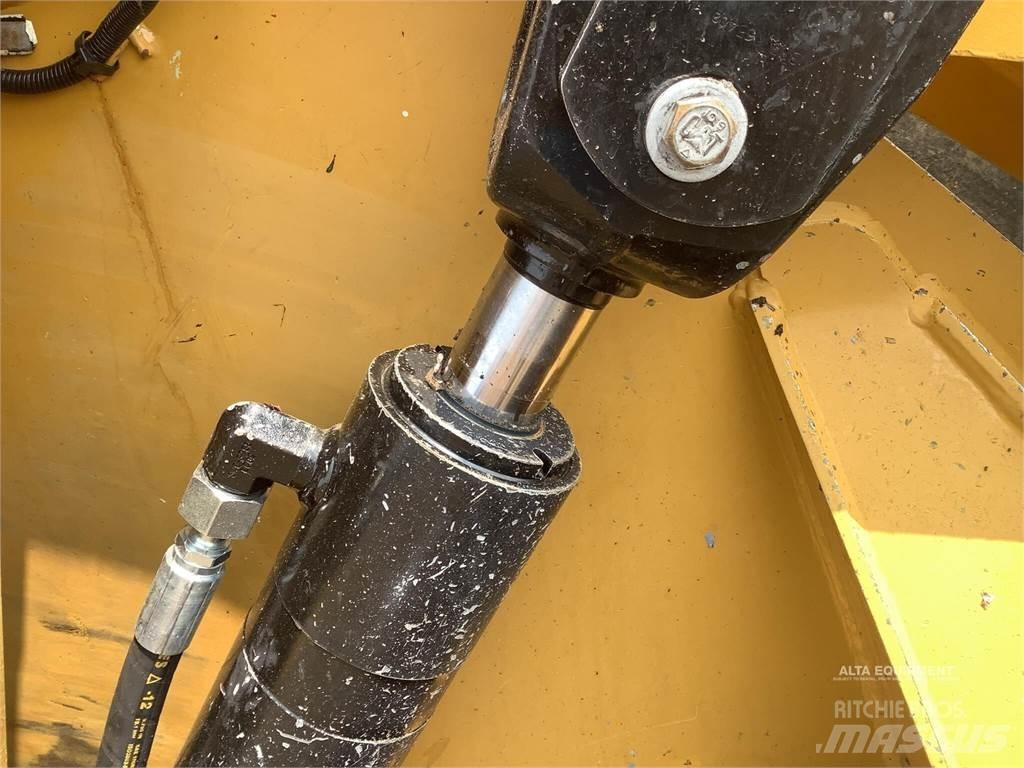 CAT 926M Фронтальные погрузчики