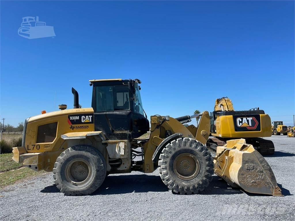 CAT 930M Фронтальные погрузчики