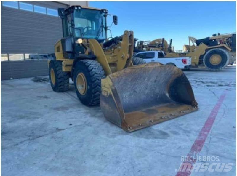 CAT 930M Фронтальные погрузчики
