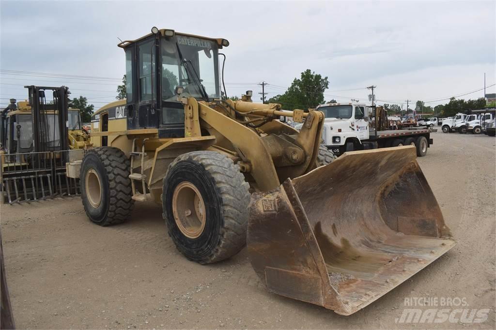 CAT 938G Фронтальные погрузчики