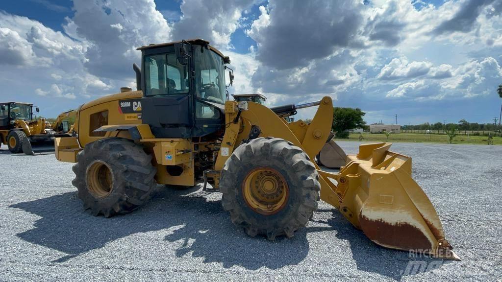 CAT 938M Фронтальные погрузчики