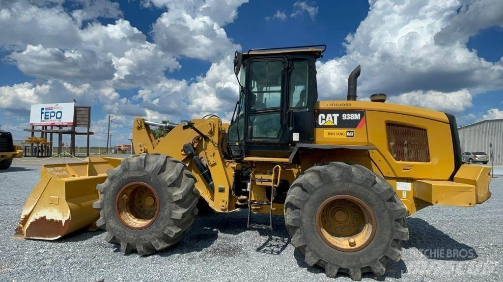 CAT 938M Фронтальные погрузчики