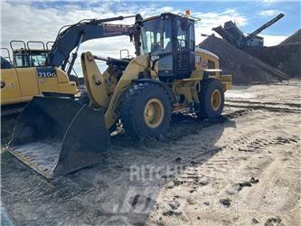CAT 938M Фронтальные погрузчики
