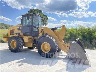 CAT 938M Фронтальные погрузчики
