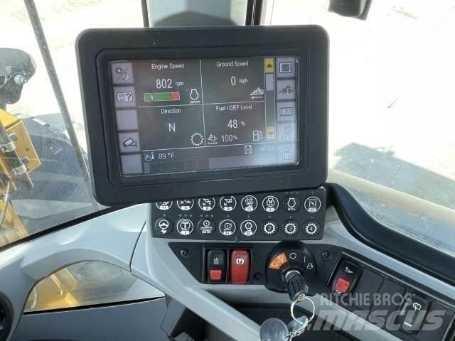 CAT 938M Фронтальные погрузчики