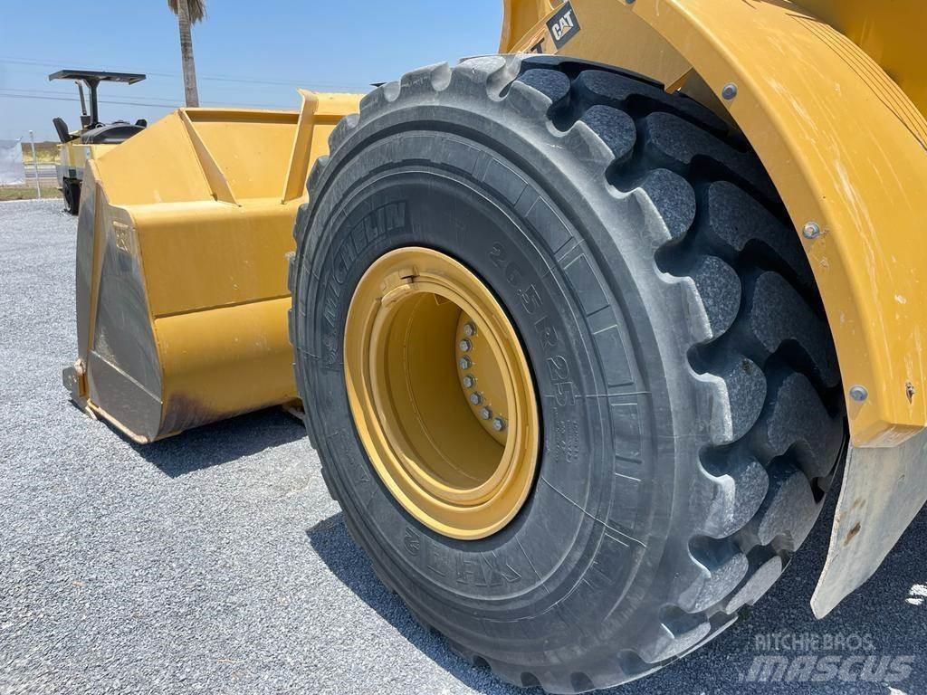 CAT 972M Фронтальные погрузчики